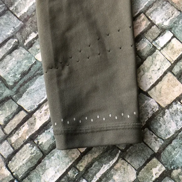 Lululemon In Focus Run Tight Sz 2 - Picture 5 of 11